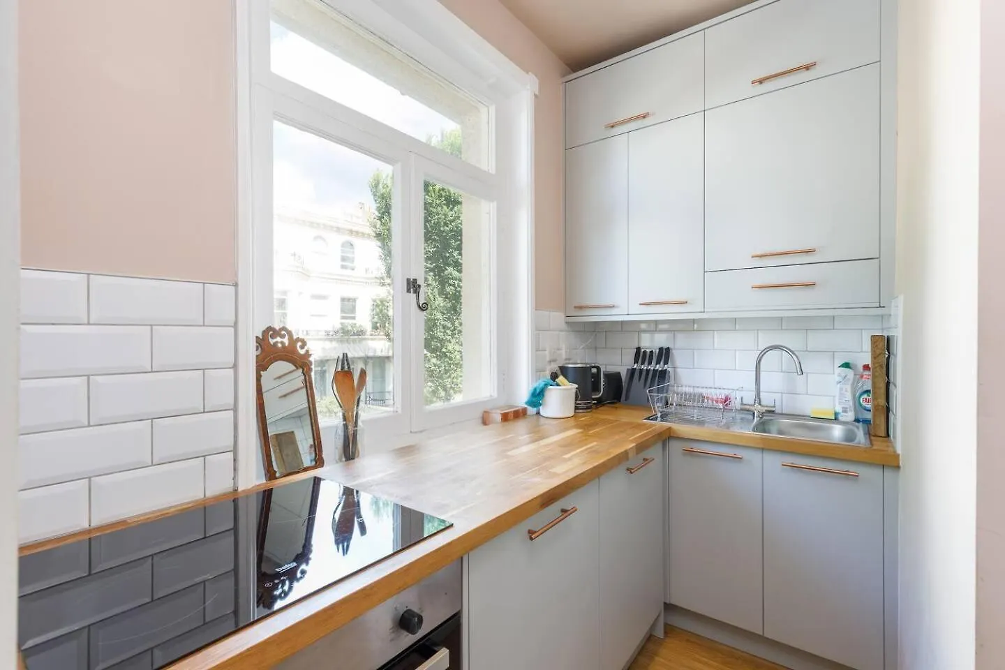 Central Brighton 1 Bedroom Apartment